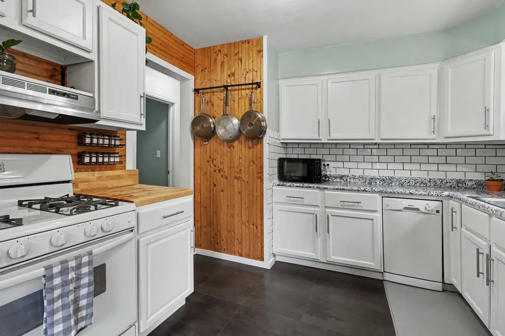 1055 Kelsey Street NE Grand Rapids City MI 49505