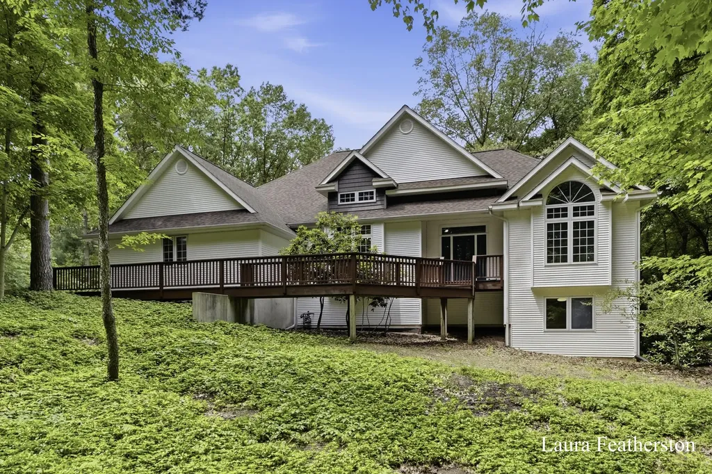 2291 Burton Pines Drive SE Kentwood City MI 49546