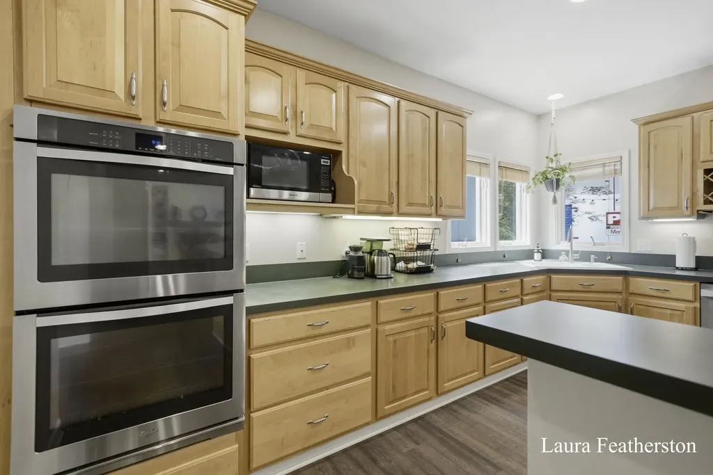 2291 Burton Pines Drive SE Kentwood City MI 49546