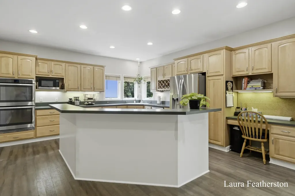 2291 Burton Pines Drive SE Kentwood City MI 49546