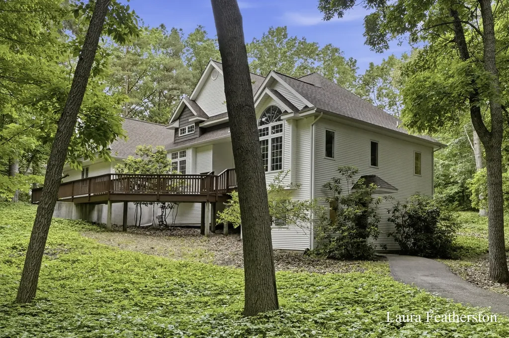 2291 Burton Pines Drive SE Kentwood City MI 49546