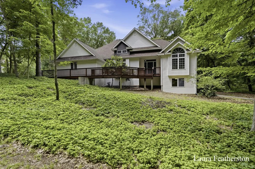 2291 Burton Pines Drive SE Kentwood City MI 49546