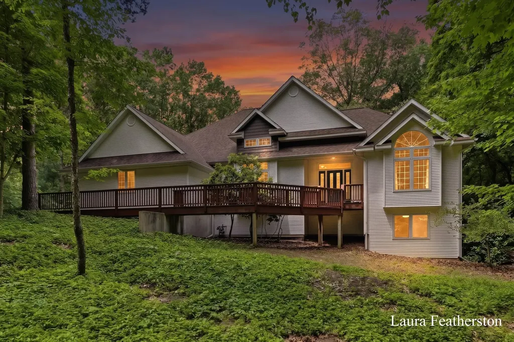 2291 Burton Pines Drive SE Kentwood City MI 49546