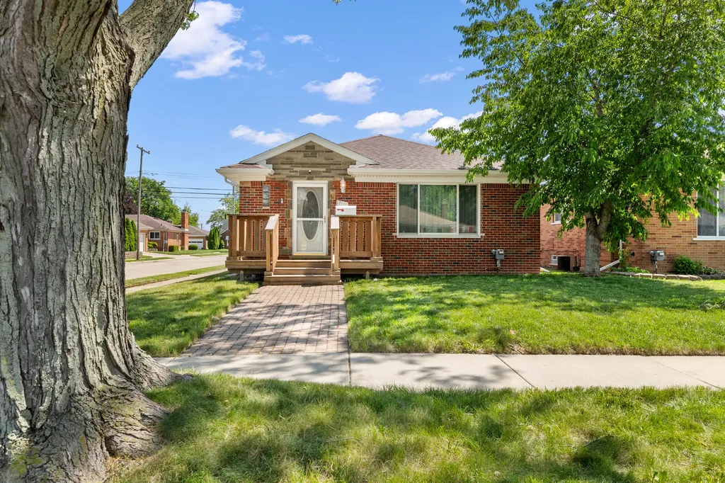 17448 Veronica Avenue Eastpointe City MI 48021
