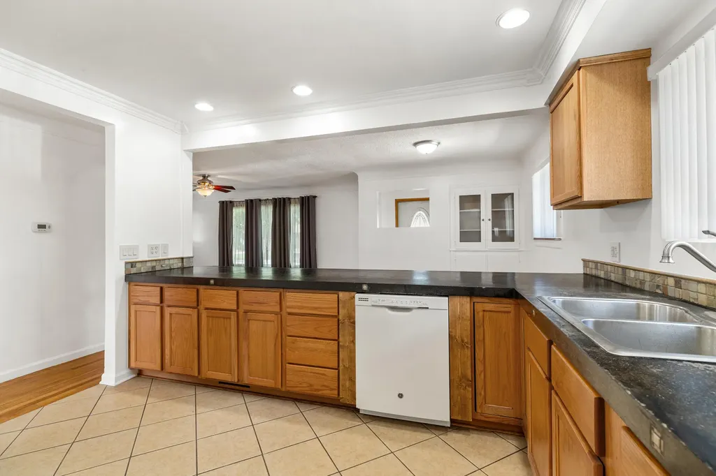 17448 Veronica Avenue Eastpointe City MI 48021