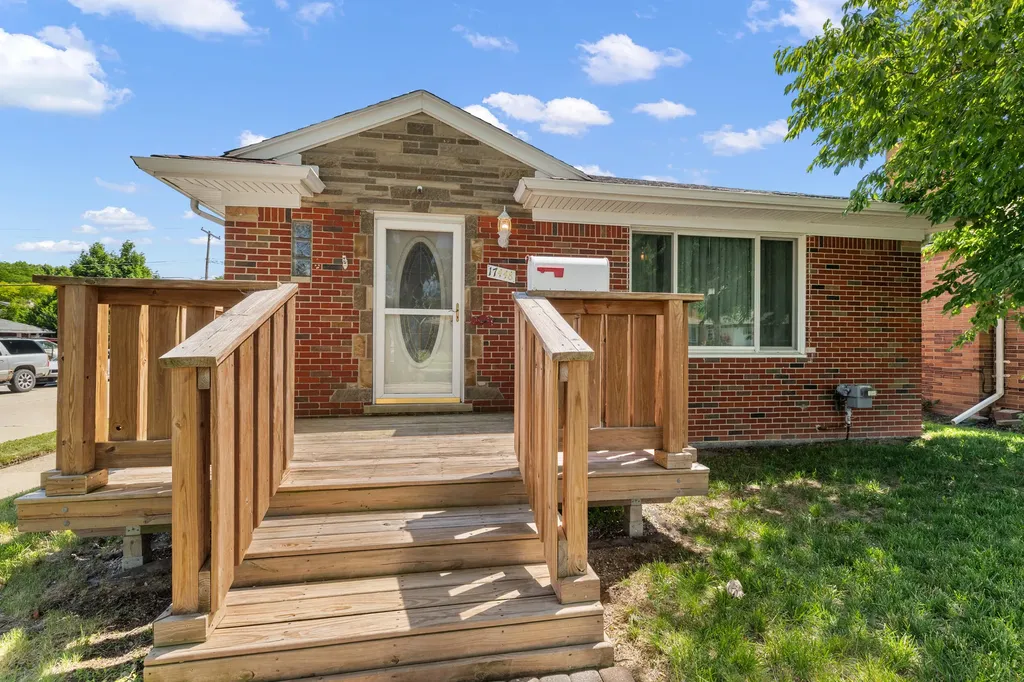 17448 Veronica Avenue Eastpointe City MI 48021