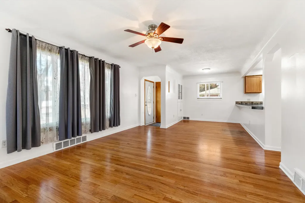 17448 Veronica Avenue Eastpointe City MI 48021