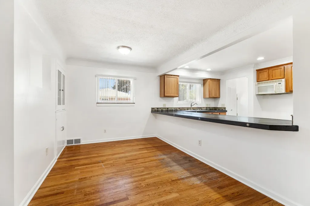 17448 Veronica Avenue Eastpointe City MI 48021