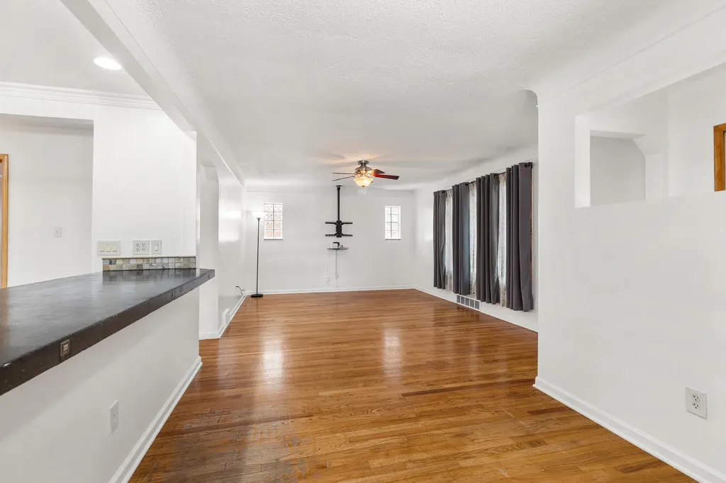17448 Veronica Avenue Eastpointe City MI 48021