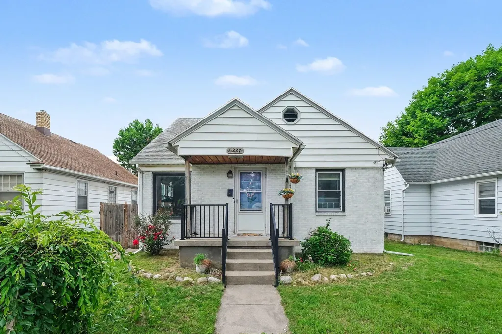 227 Leyden Avenue SW Grand Rapids City MI 49504