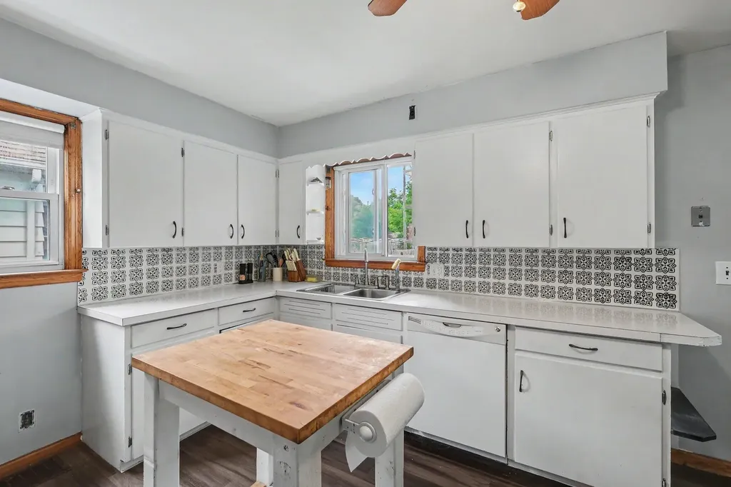 227 Leyden Avenue SW Grand Rapids City MI 49504