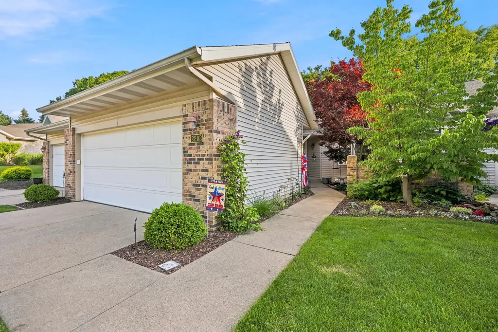2203 Shetland Drive NE Grand Rapids City MI 49505