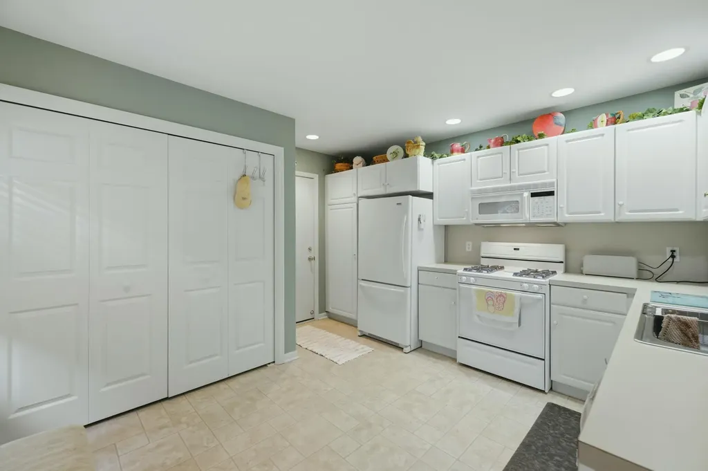2203 Shetland Drive NE Grand Rapids City MI 49505