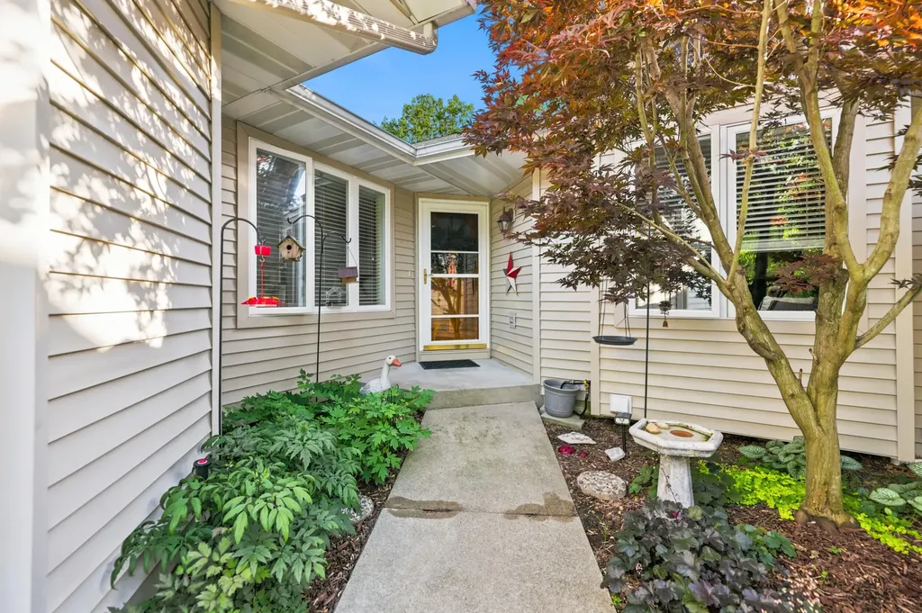 2203 Shetland Drive NE Grand Rapids City MI 49505