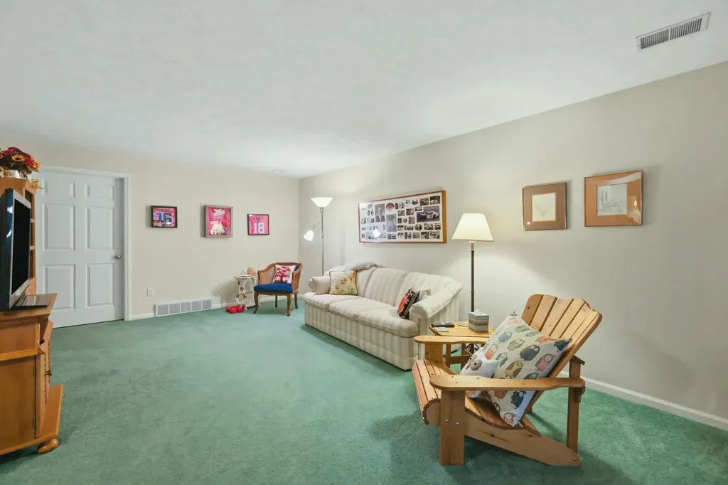 2203 Shetland Drive NE Grand Rapids City MI 49505
