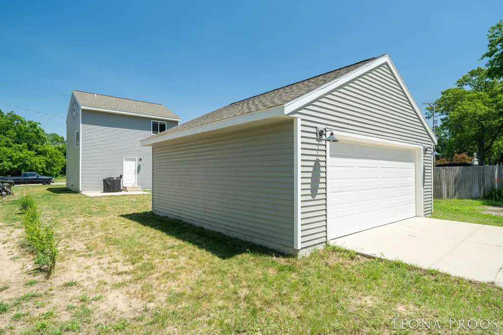 1379 Pine Street Muskegon City MI 49442