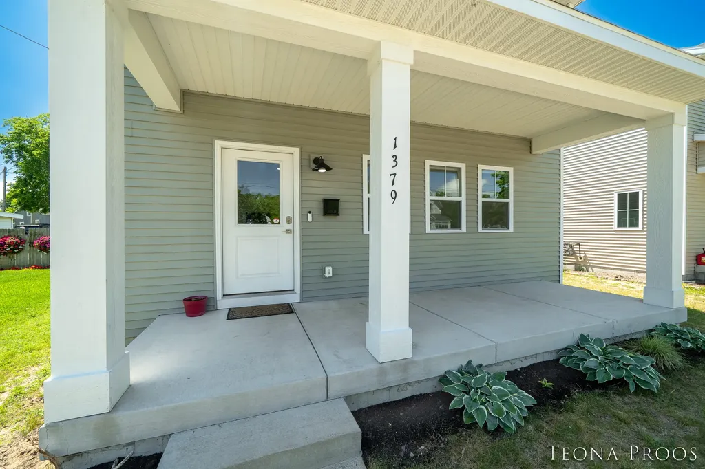 1379 Pine Street Muskegon City MI 49442