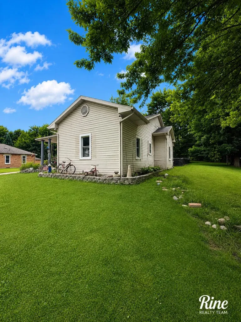 18 Grand Avenue Niles City MI 49120