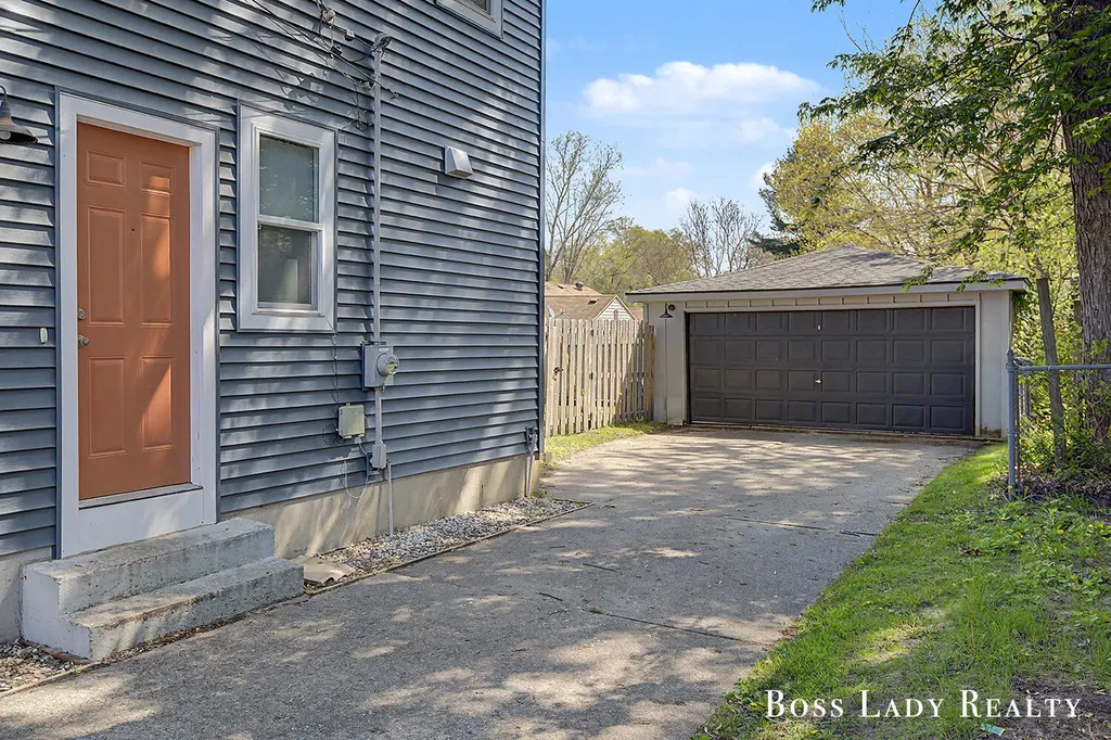 1512 Rossman Avenue SE Grand Rapids City MI 49507