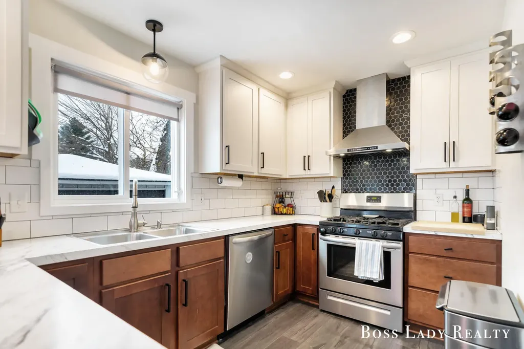 1512 Rossman Avenue SE Grand Rapids City MI 49507