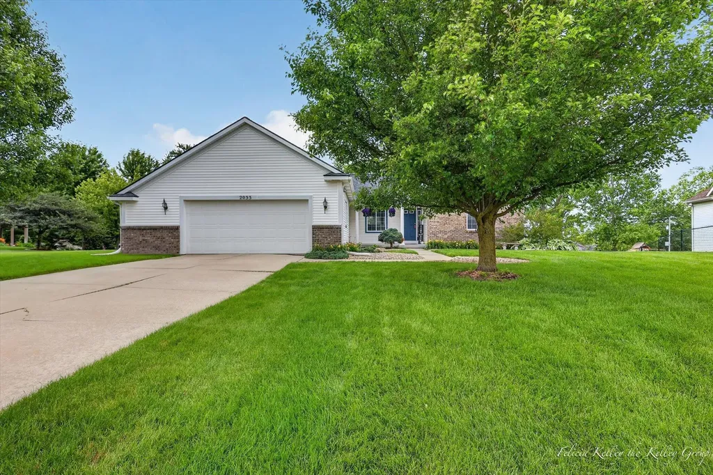 2033 Orchard Ridge Drive NW Walker City MI 49534