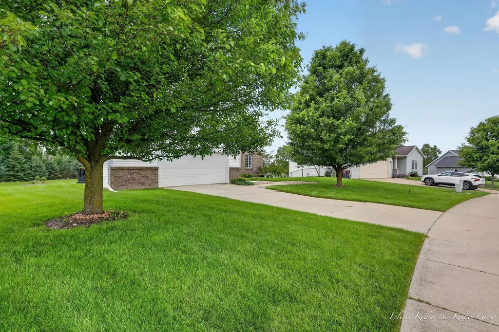 2033 Orchard Ridge Drive NW Walker City MI 49534
