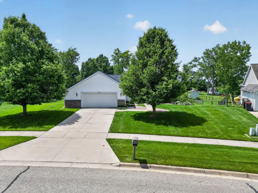 2033 Orchard Ridge Drive NW Walker City MI 49534