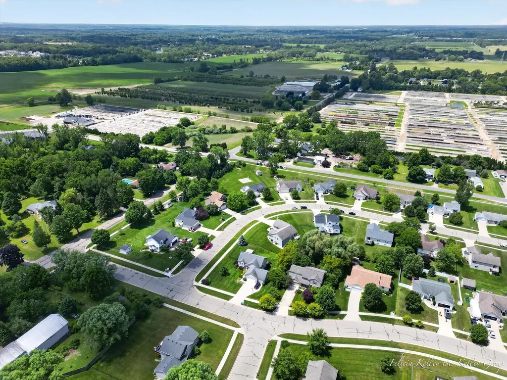 2033 Orchard Ridge Drive NW Walker City MI 49534
