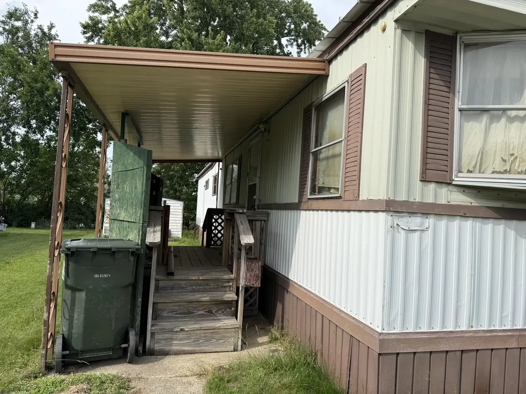 45 Pinegate Street SW Kentwood City MI 49548