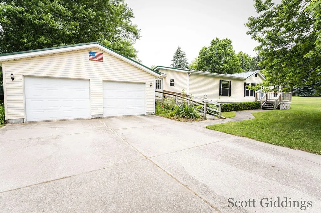 206 E 1st Street Stanton City MI 48888