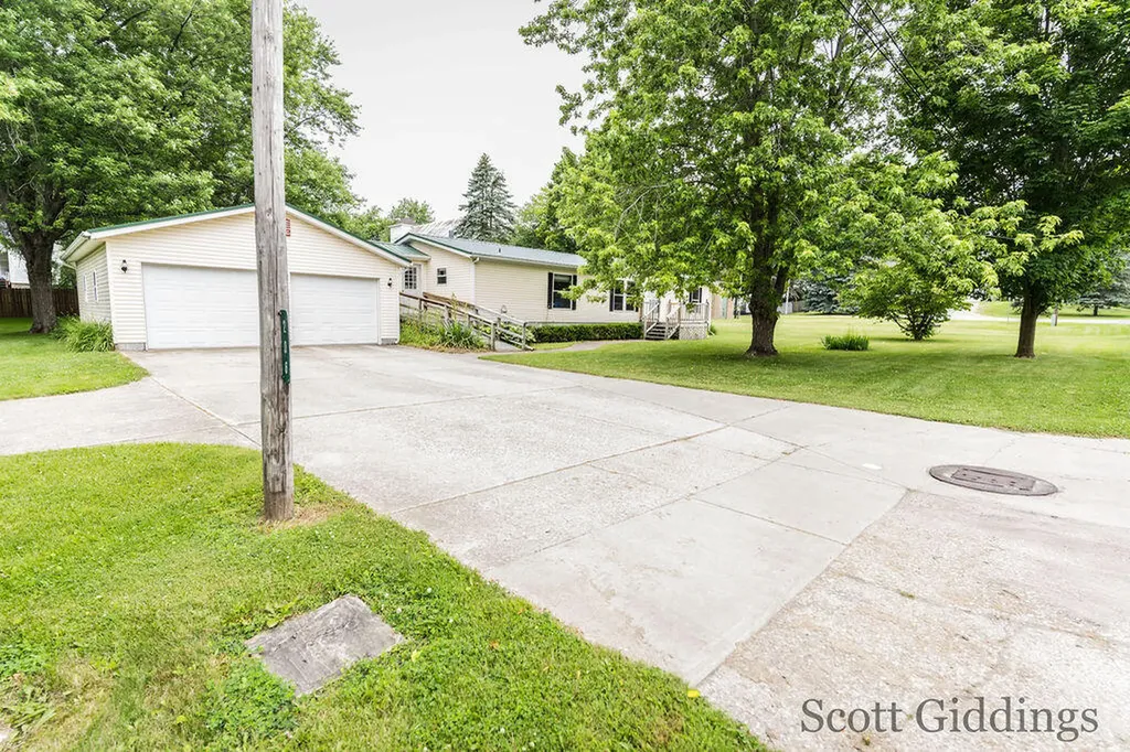 206 E 1st Street Stanton City MI 48888