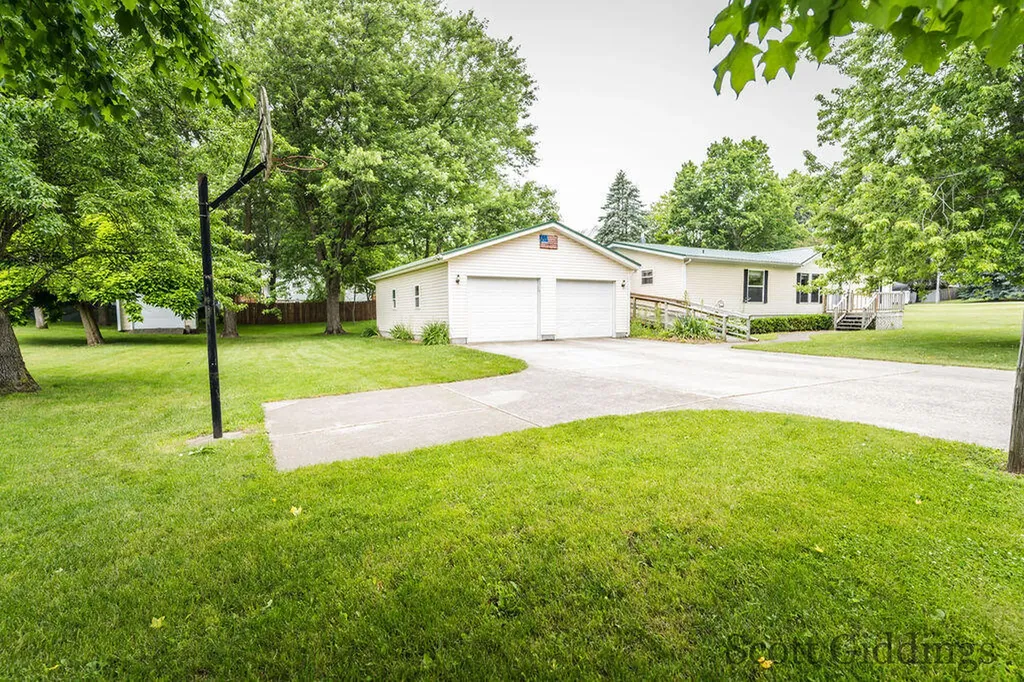 206 E 1st Street Stanton City MI 48888