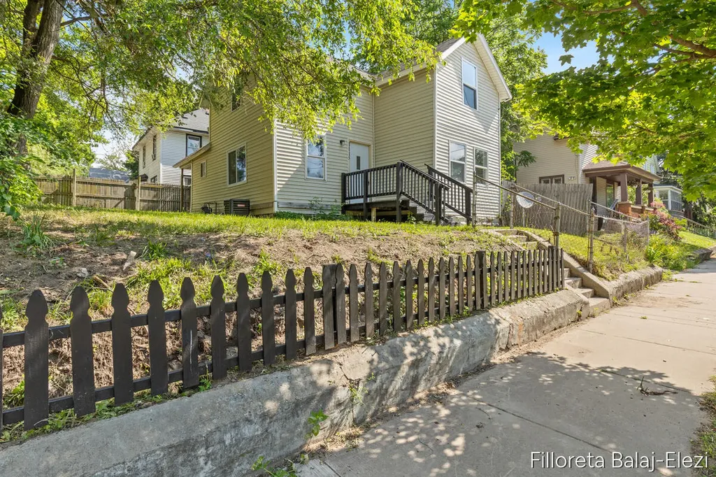 1115 Baxter Street SE Grand Rapids City MI 49507