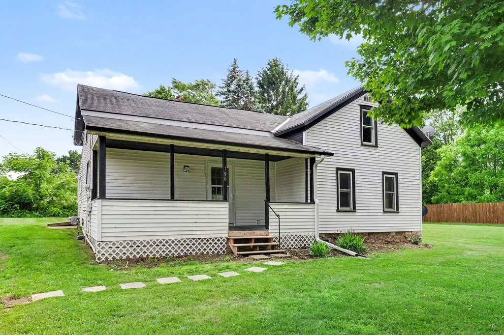 190 E Cross Street Unknown City MI 48815
