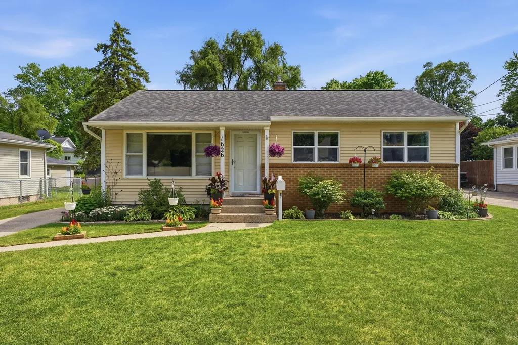 1626 Royal Oak Street SW Wyoming City MI 49519