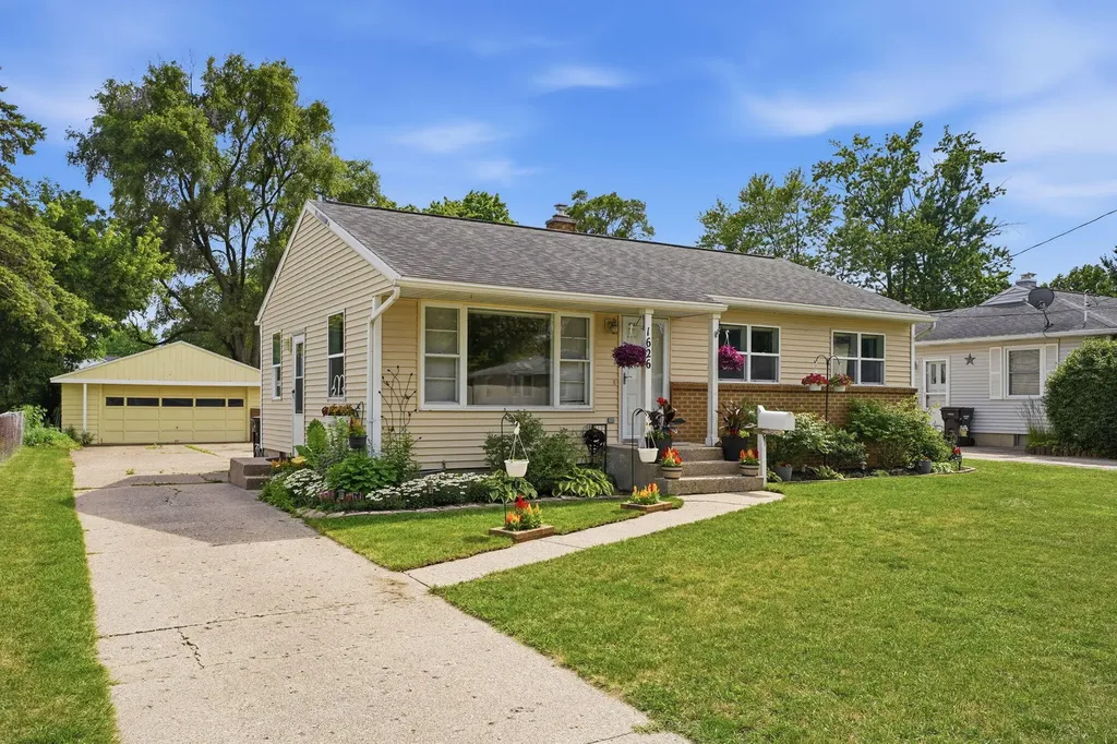 1626 Royal Oak Street SW Wyoming City MI 49519