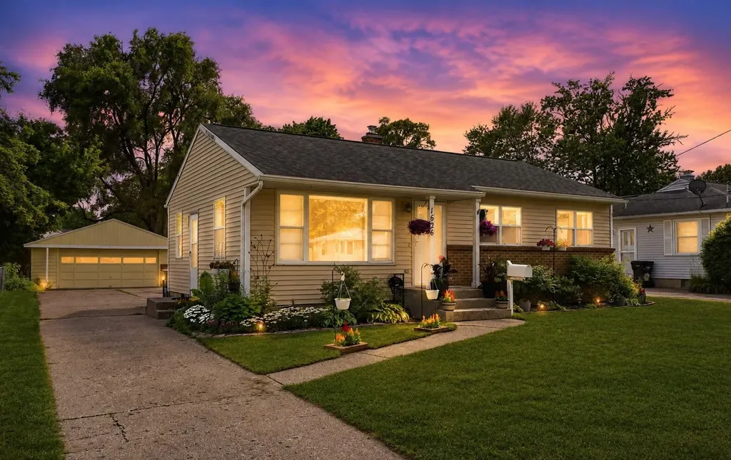 1626 Royal Oak Street SW Wyoming City MI 49519