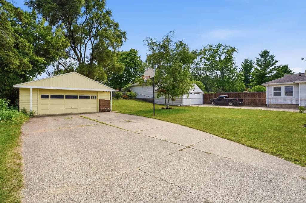 1626 Royal Oak Street SW Wyoming City MI 49519