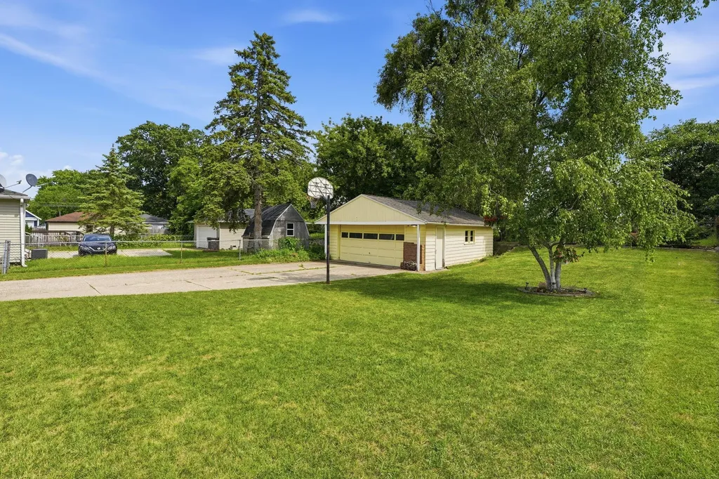 1626 Royal Oak Street SW Wyoming City MI 49519