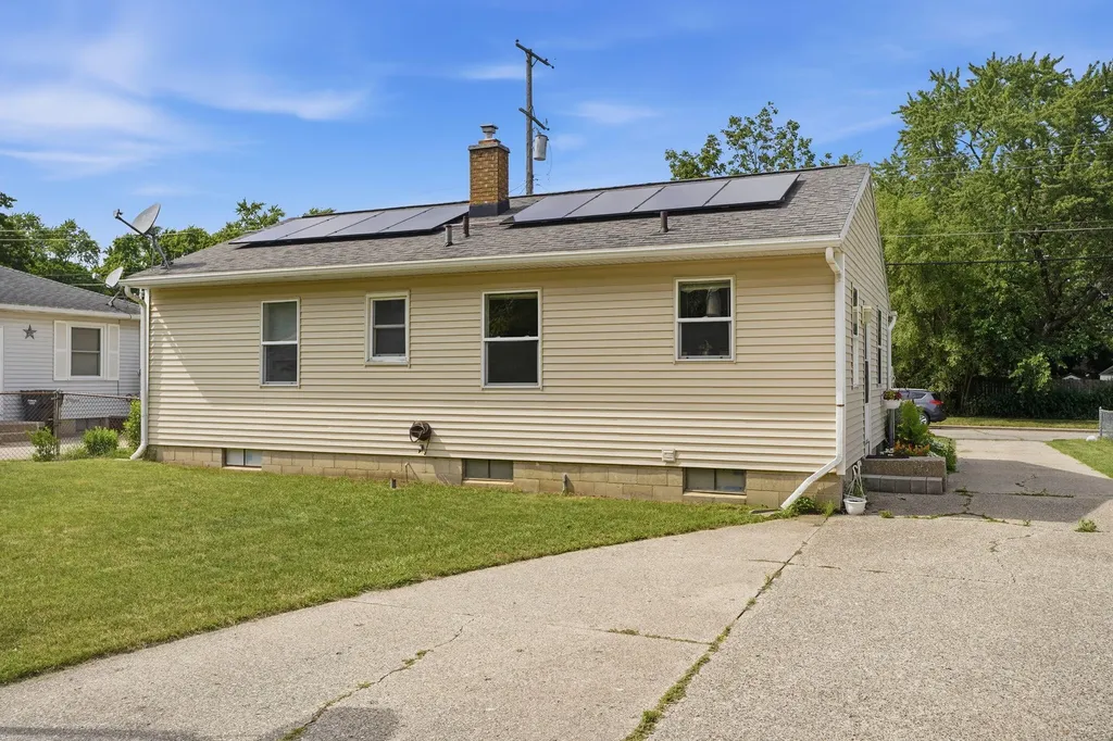 1626 Royal Oak Street SW Wyoming City MI 49519