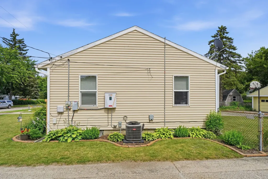 1626 Royal Oak Street SW Wyoming City MI 49519