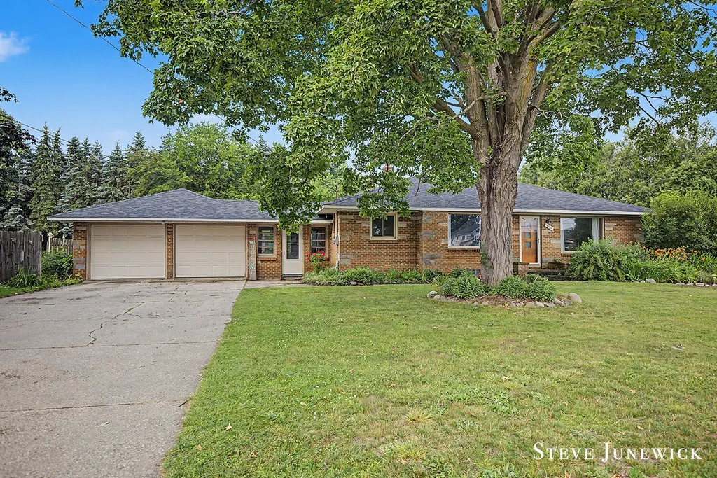 8261 Cottonwood Drive Georgetown Charter Township MI 49428