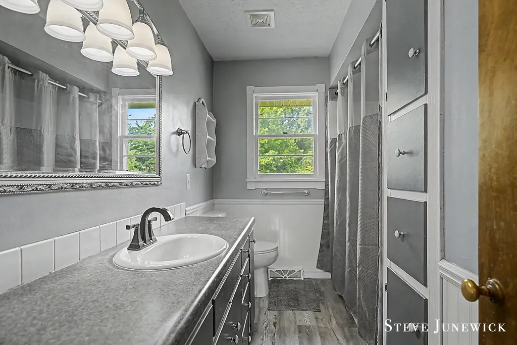 8261 Cottonwood Drive Georgetown Charter Township MI 49428