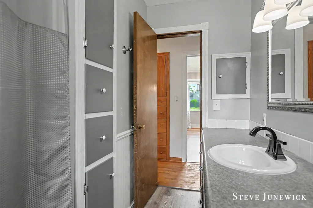 8261 Cottonwood Drive Georgetown Charter Township MI 49428