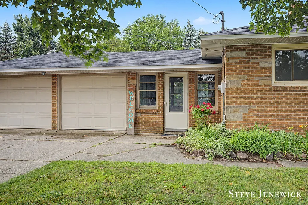 8261 Cottonwood Drive Georgetown Charter Township MI 49428
