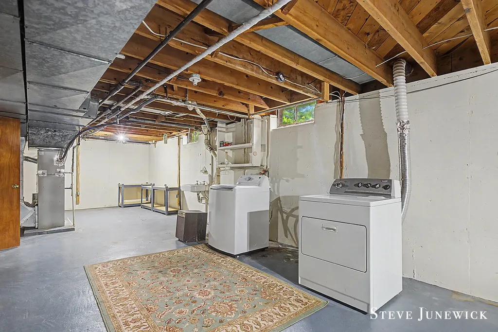 8261 Cottonwood Drive Georgetown Charter Township MI 49428