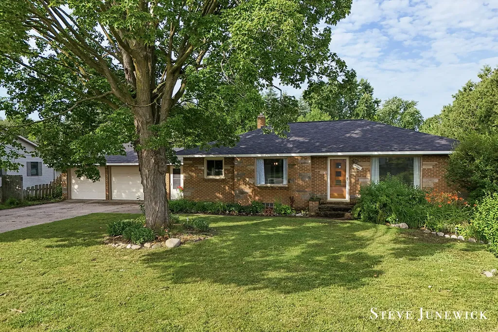 8261 Cottonwood Drive Georgetown Charter Township MI 49428