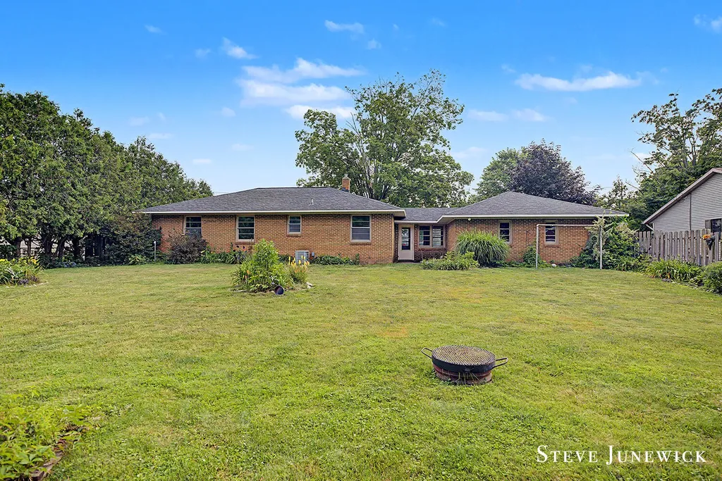 8261 Cottonwood Drive Georgetown Charter Township MI 49428