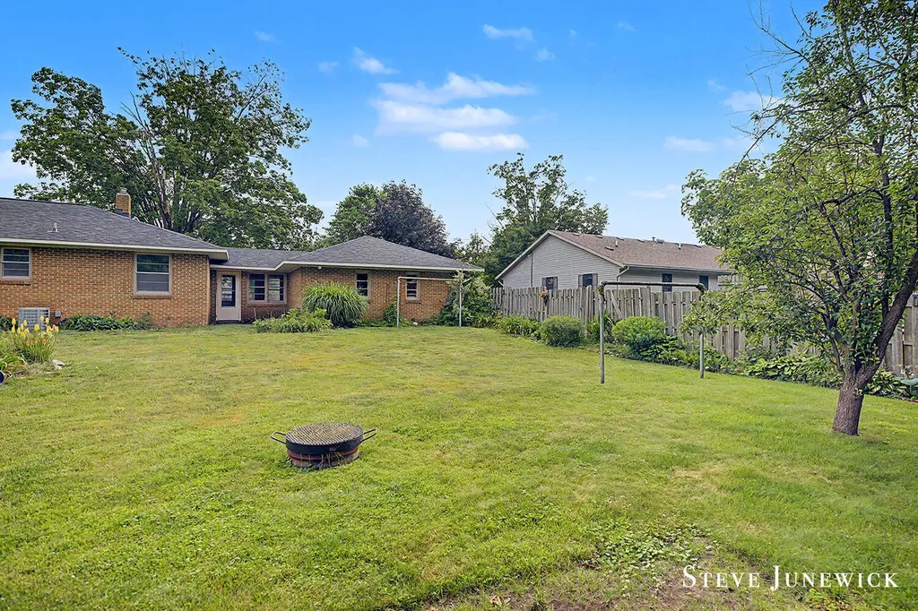 8261 Cottonwood Drive Georgetown Charter Township MI 49428