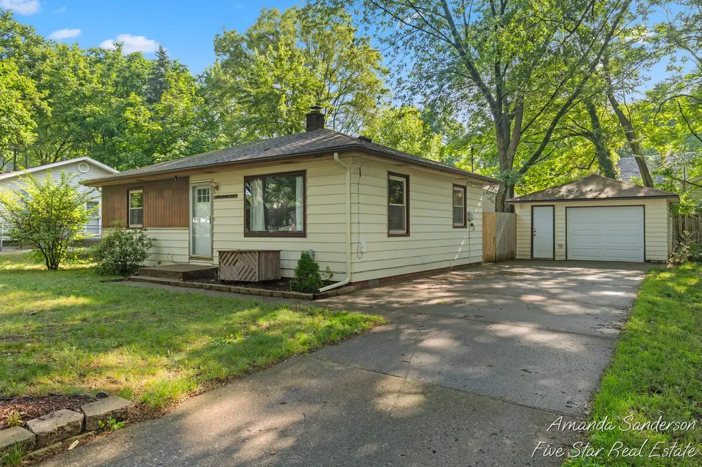 3746 Raven Avenue SW Wyoming City MI 49509